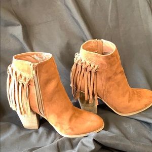 Super cute Carlos Fringe booties